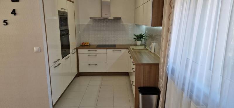 Rent Three bedroom apartment, Three bedroom apartment, Pekníkova, Pezi