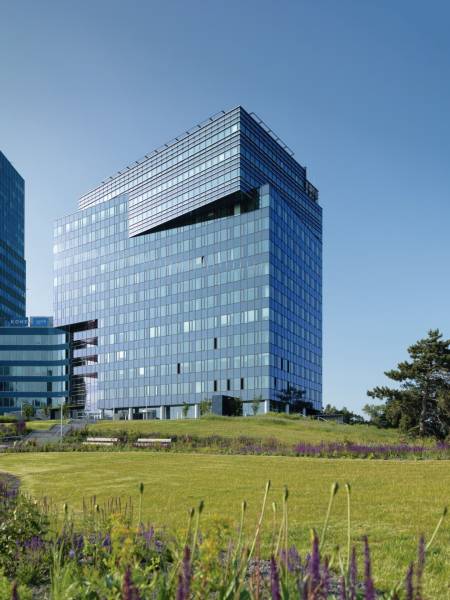 Modern offices with excellent accessibility (76m2 to 1,689m2) Lakeside