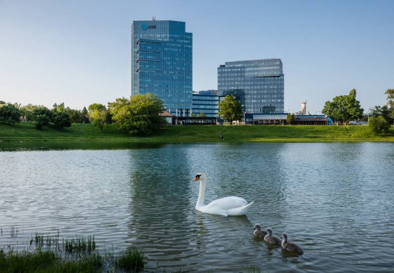 Modern offices with excellent accessibility (76m2 to 1,689m2) Lakeside