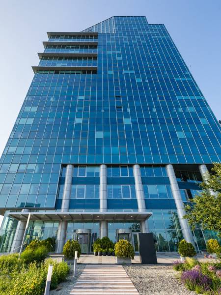 Modern offices with excellent accessibility (76m2 to 1,689m2) Lakeside