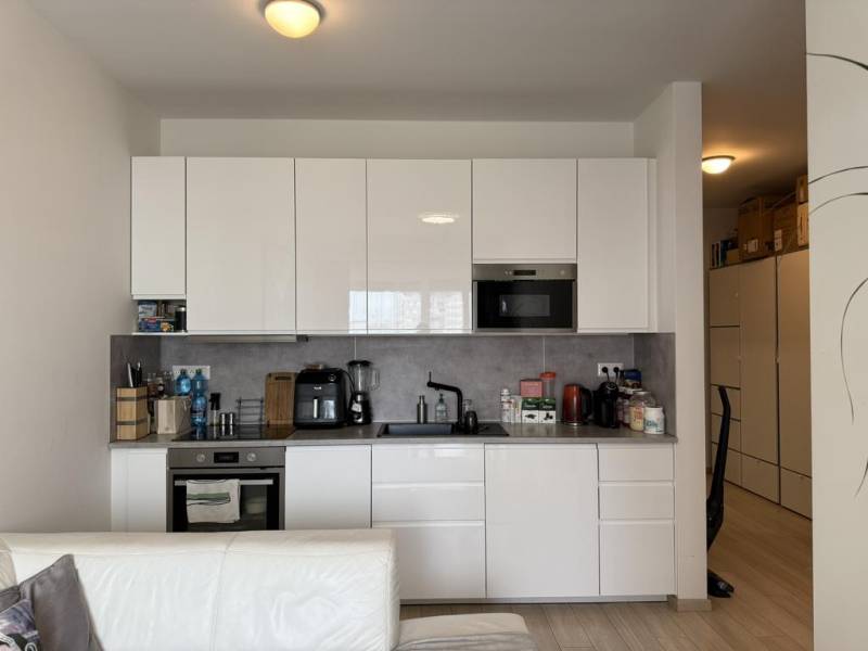  Modern apartment with balcony and parking. You do not pay a commissio
