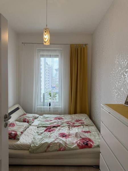  Modern apartment with balcony and parking. You do not pay a commissio