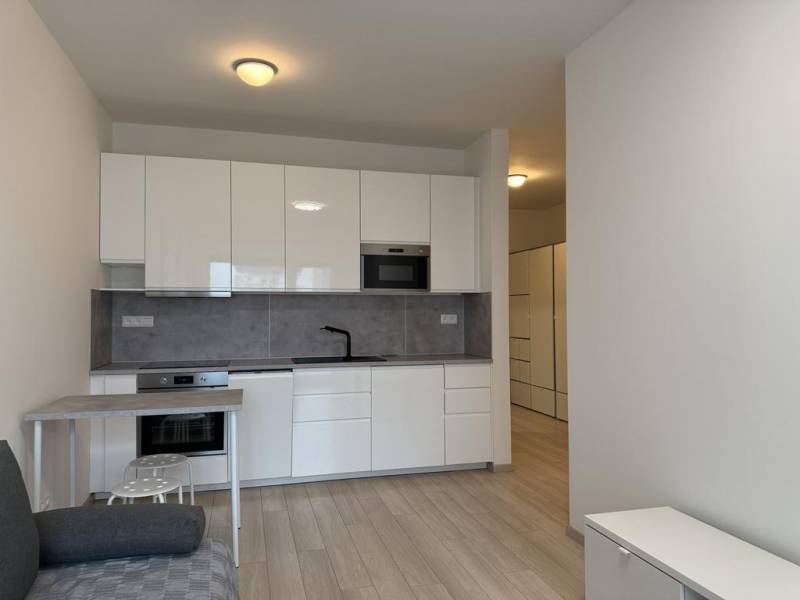  Modern apartment with balcony and parking. You do not pay a commissio