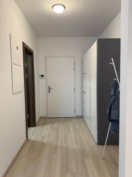  Modern apartment with balcony and parking. You do not pay a commissio