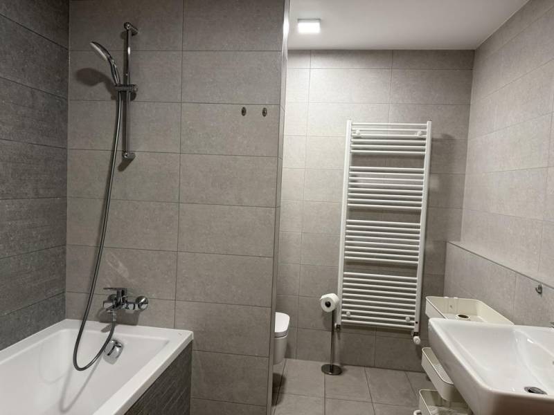  Modern apartment with balcony and parking. You do not pay a commissio