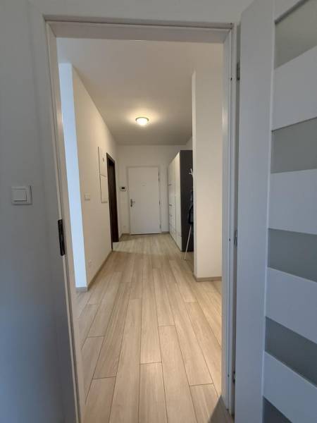  Modern apartment with balcony and parking. You do not pay a commissio