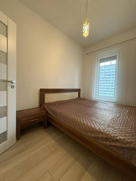  Modern apartment with balcony and parking. You do not pay a commissio