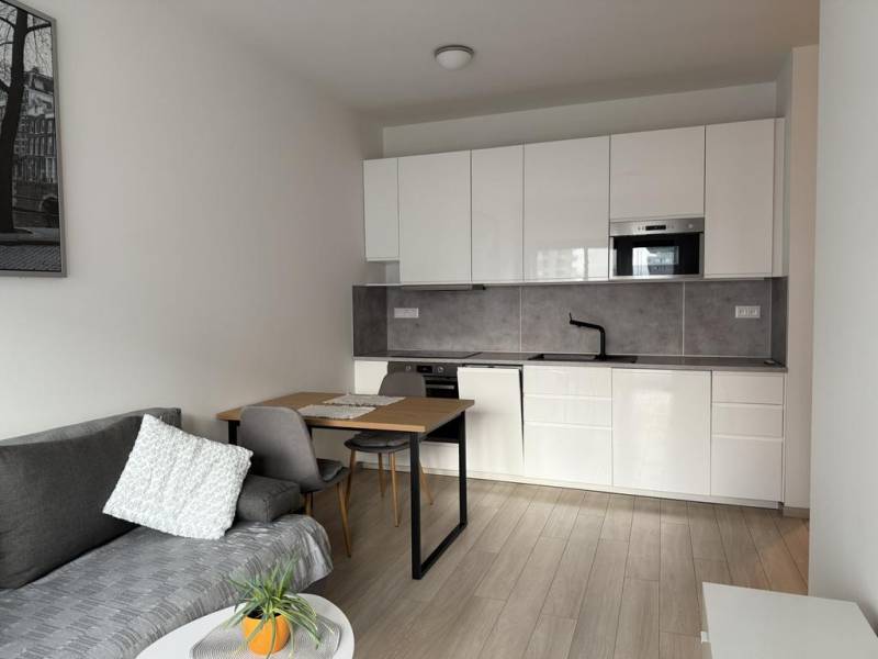 Modern apartment with balcony and parking. You do not pay a commissio