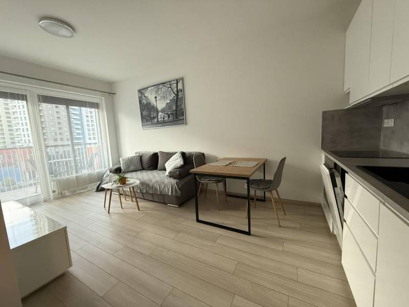  Modern apartment with balcony and parking. You do not pay a commissio