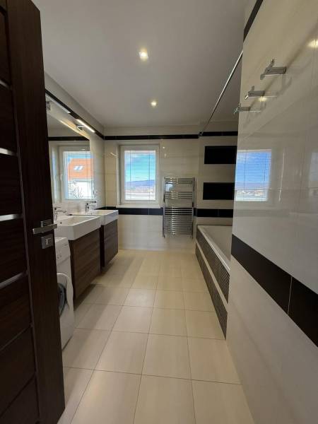 Sale Three bedroom apartment, Three bedroom apartment, Pekníkova, Pezi